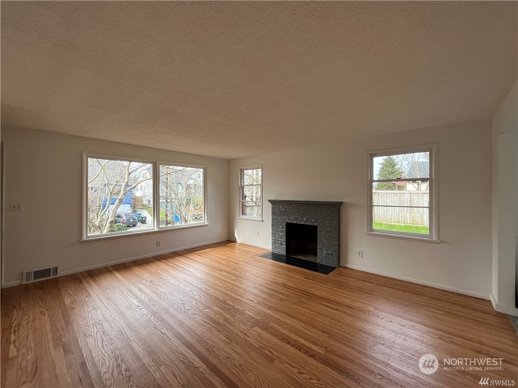 Property Photo: 7804 6th Avenue NW WA 98117