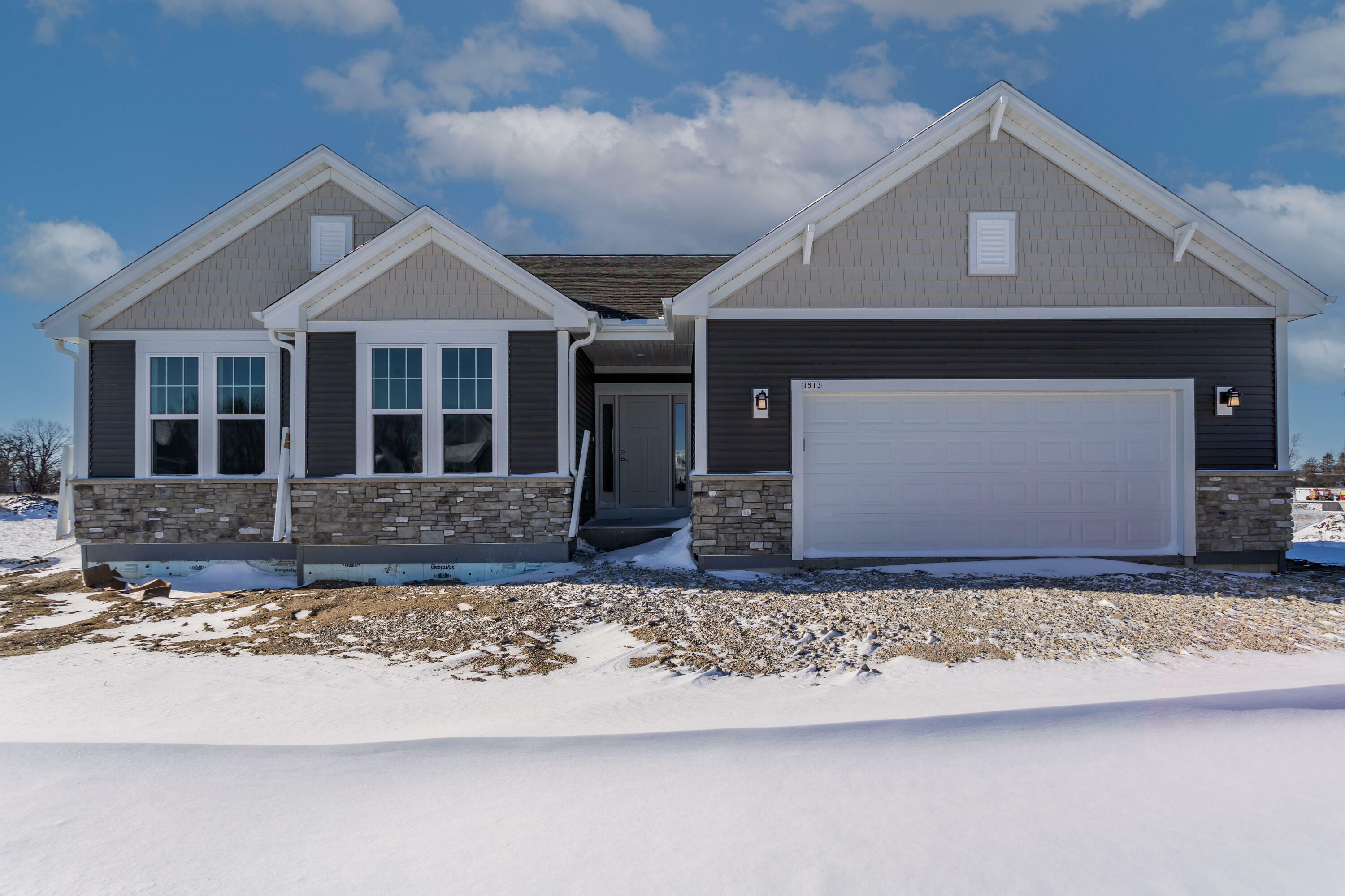 Property Photo: 1513 Butternut Rdg WI 53066