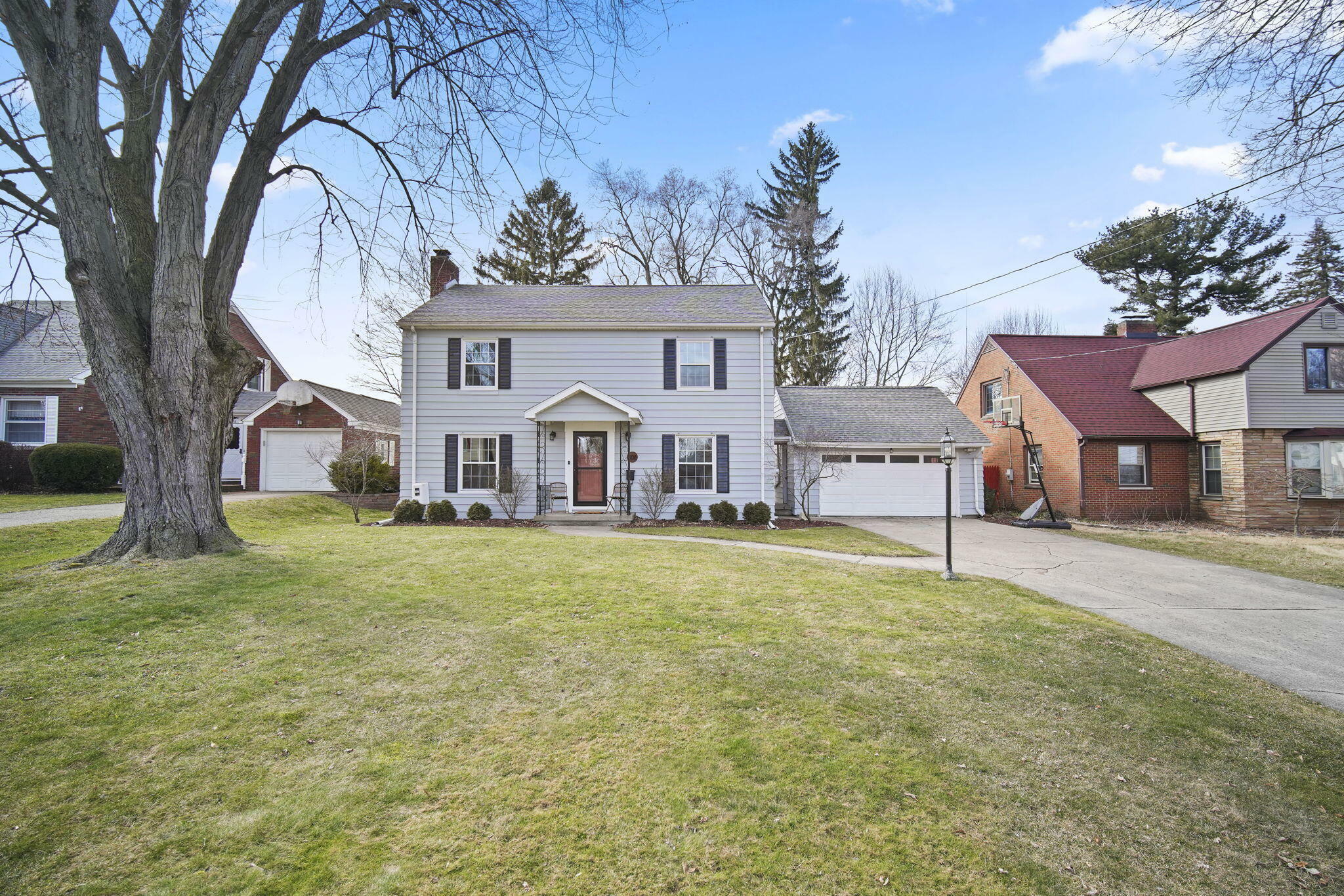 Property Photo: 806 S Durand Street MI 49203