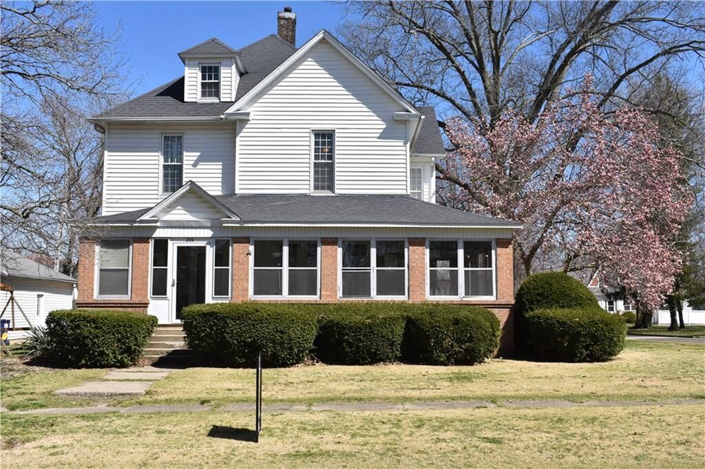 Property Photo:  204 N Walnut Street   61943 