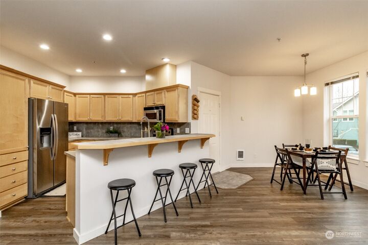 Property Photo: 7711 Fairway Avenue SE 203 WA 98065
