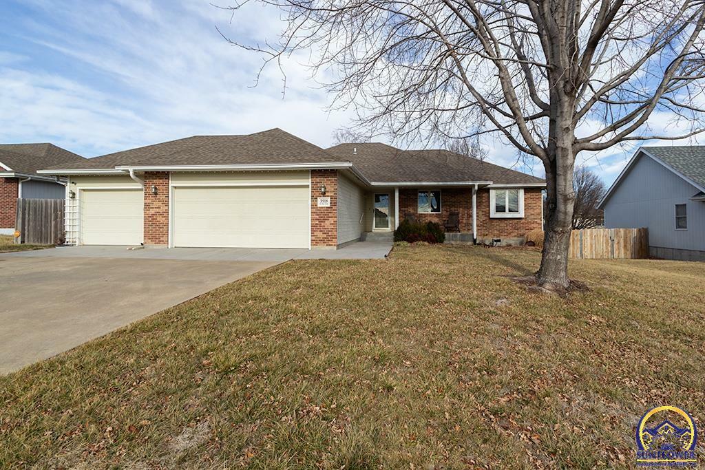 Property Photo:  3918 SW 40th Ter  KS 66610 