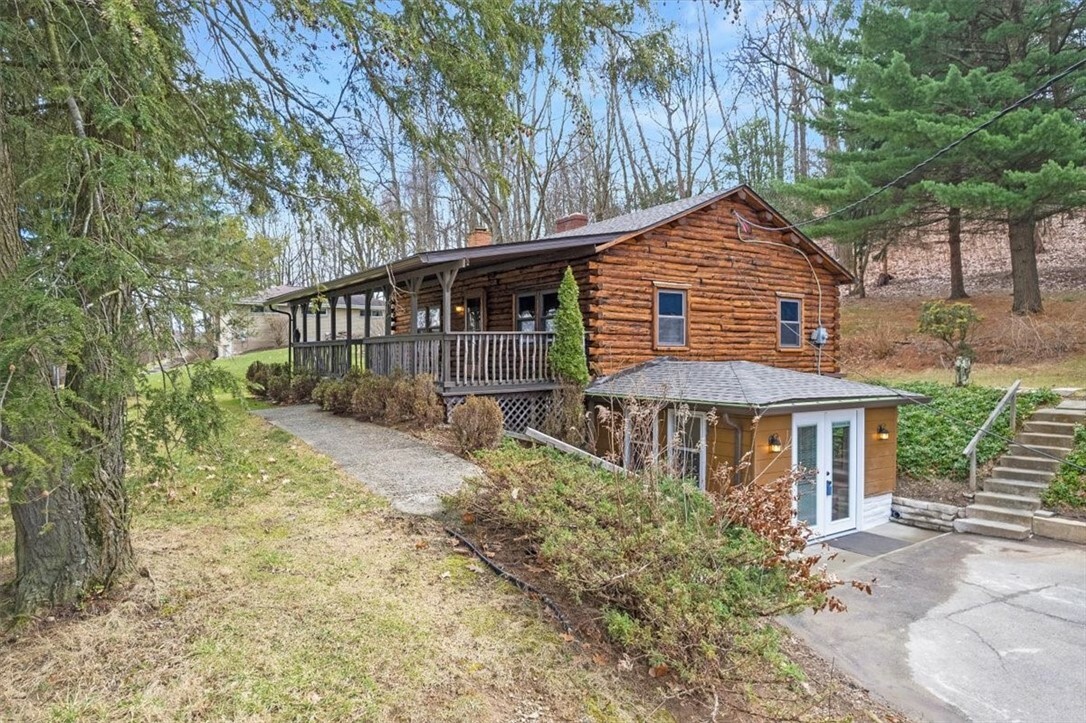 Property Photo:  131 Manor Drive  PA 16059 