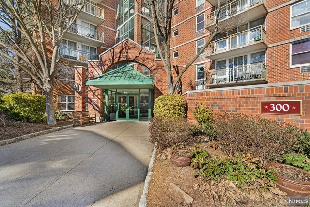 Property Photo:  300 Main Street 313  NJ 07424 
