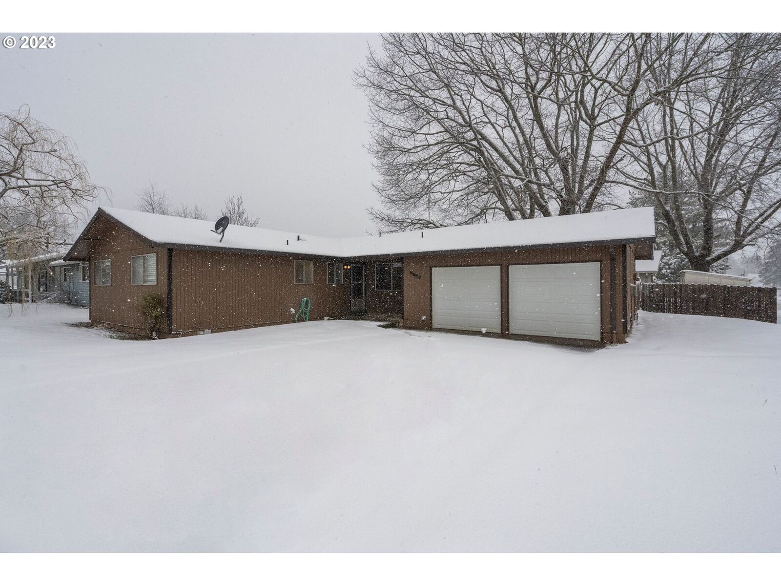 Property Photo:  2207 NE 23rd St  OR 97030 