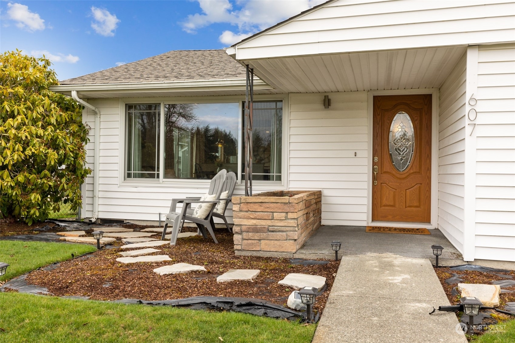 Property Photo:  607 Louviers Avenue  WA 98327 