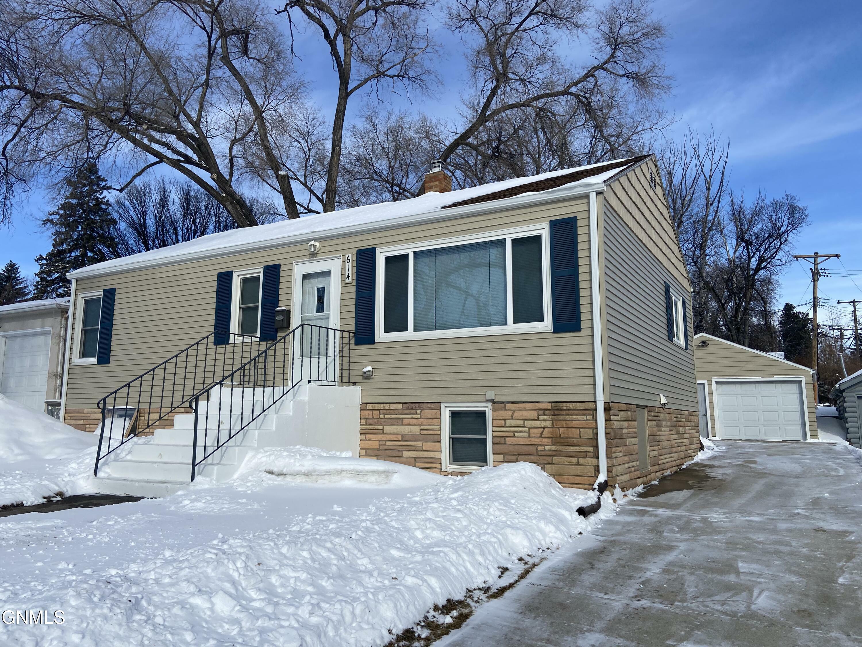 Property Photo:  614 C Avenue W  ND 58501 