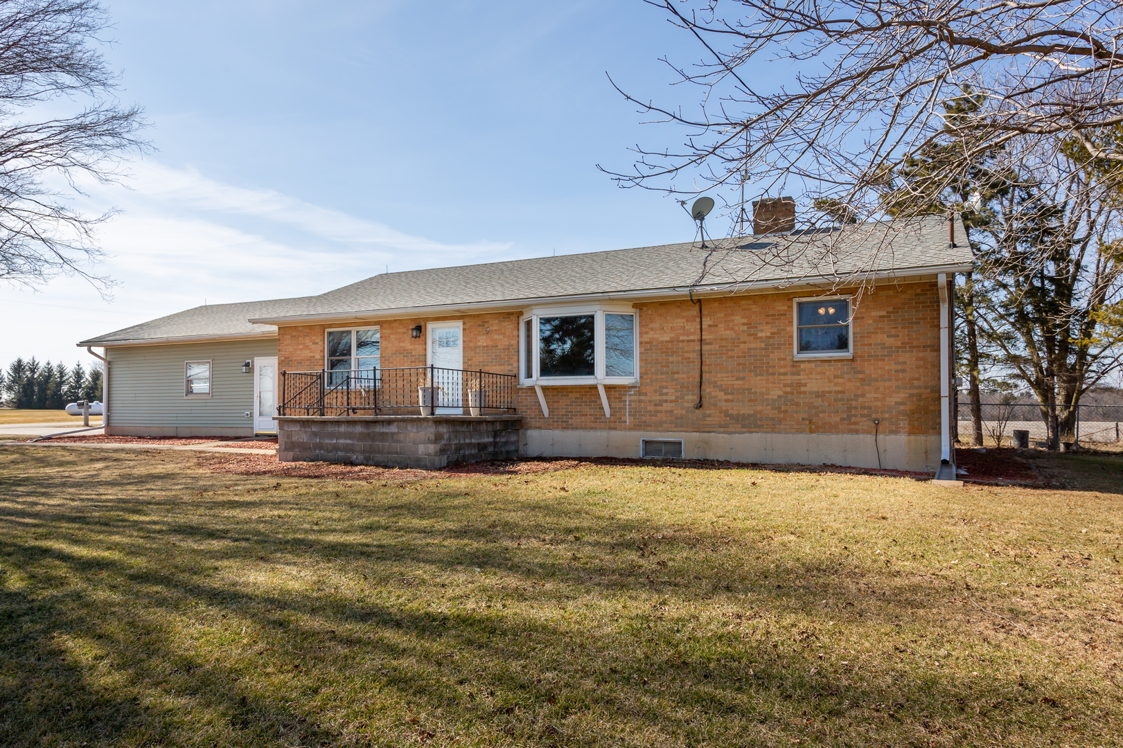 Property Photo: 6466 E Husking Peg Road IL 61015