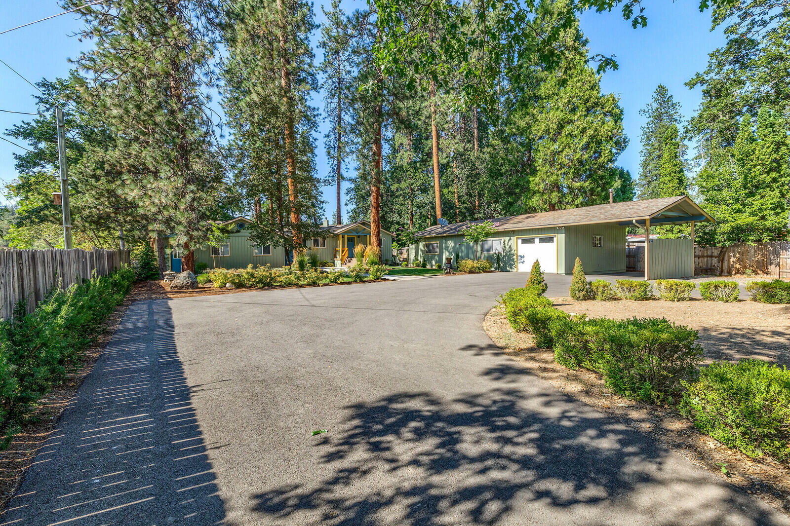 Property Photo: 274 Park Drive OR 97539