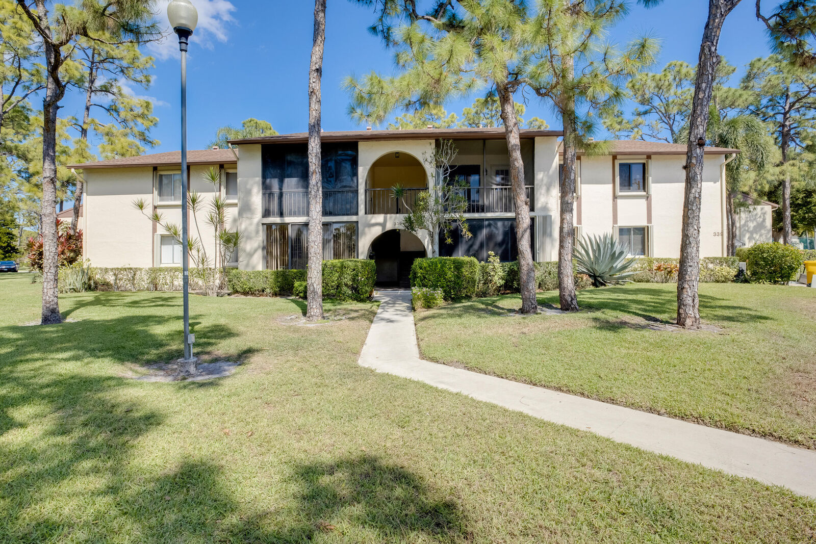 Property Photo:  339 Knotty Pine Circle D-1  FL 33463 