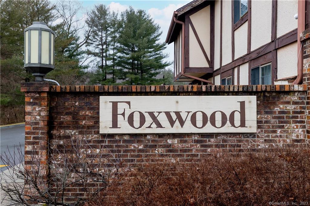 Property Photo: 153 Foxwood Close 153 CT 06461