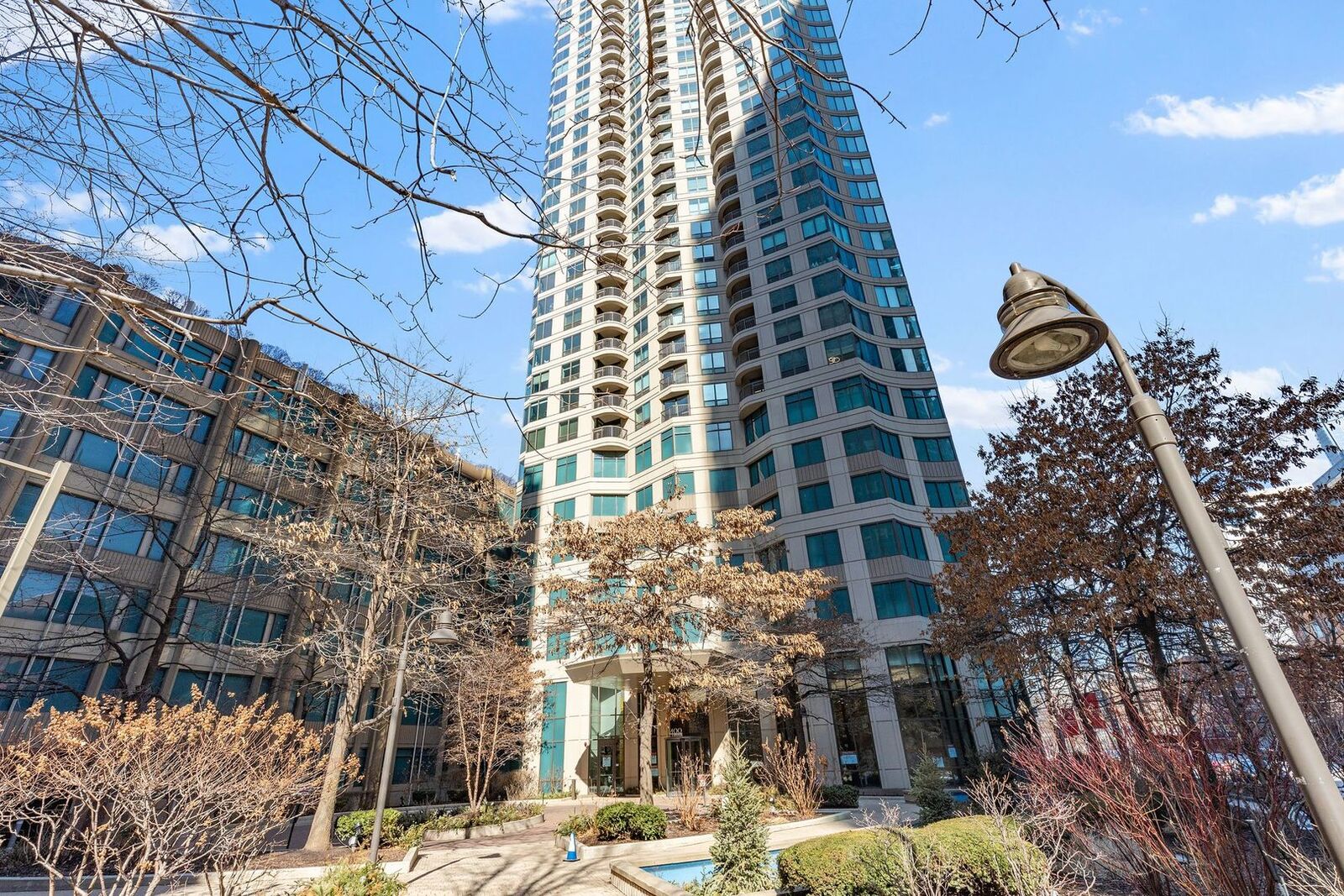 Property Photo: 400 N Lasalle Street 4212 IL 60654