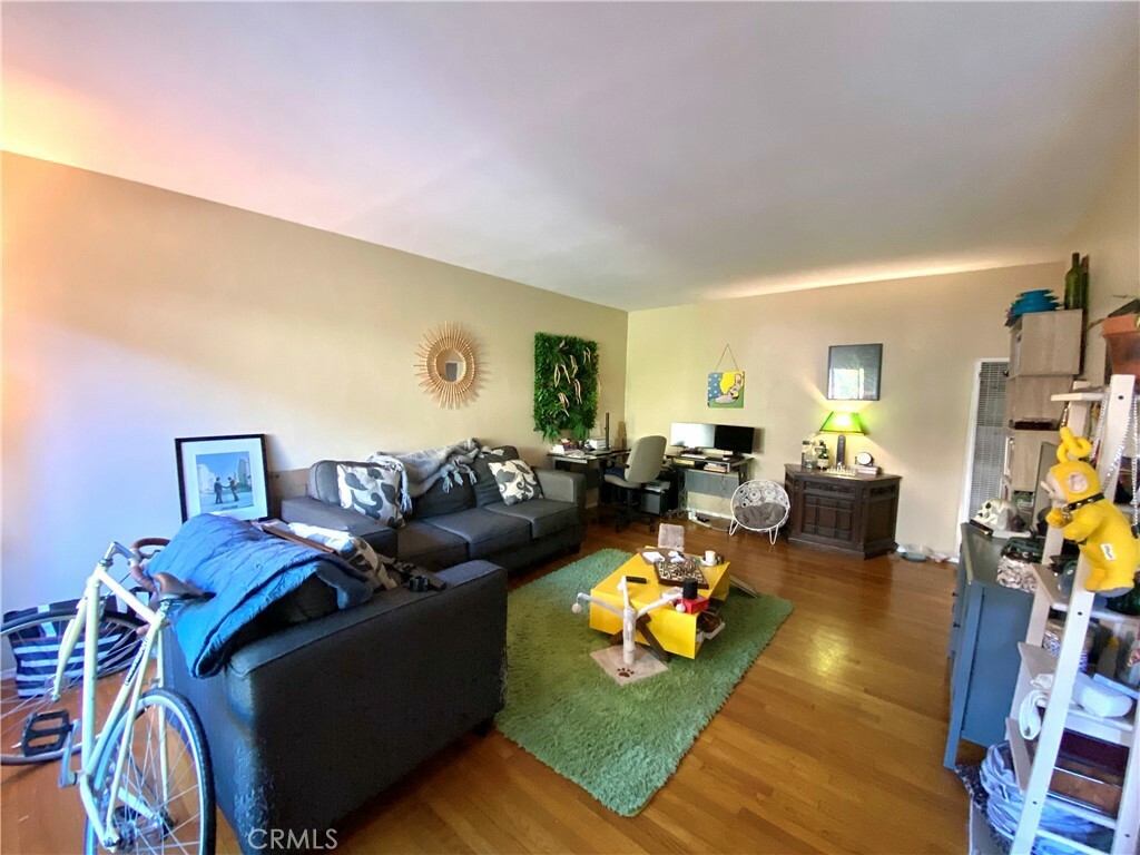 Property Photo:  1023 E 1st Street 23  CA 90802 