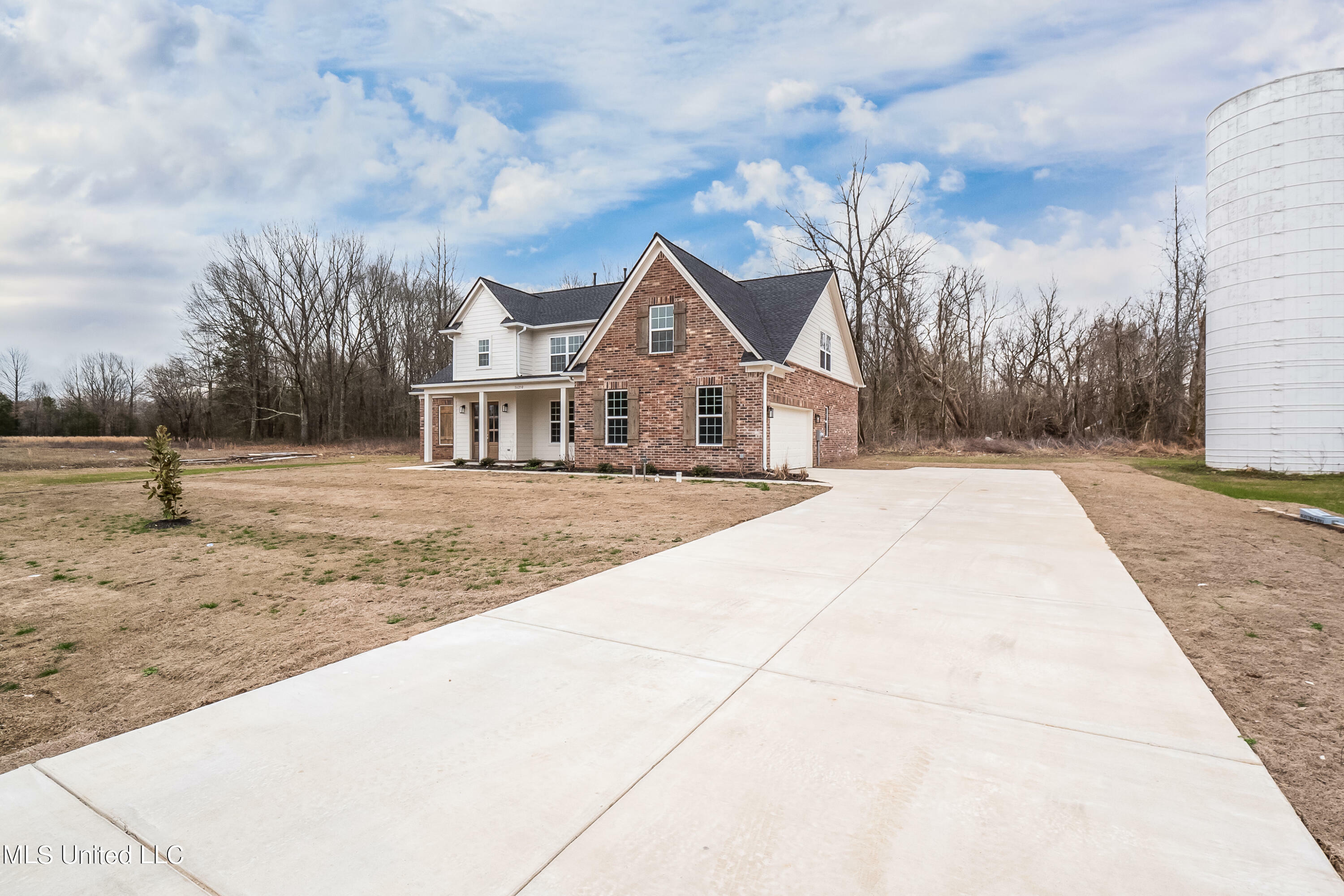 Property Photo:  619 Centerline Roper Loop  MS 38611 