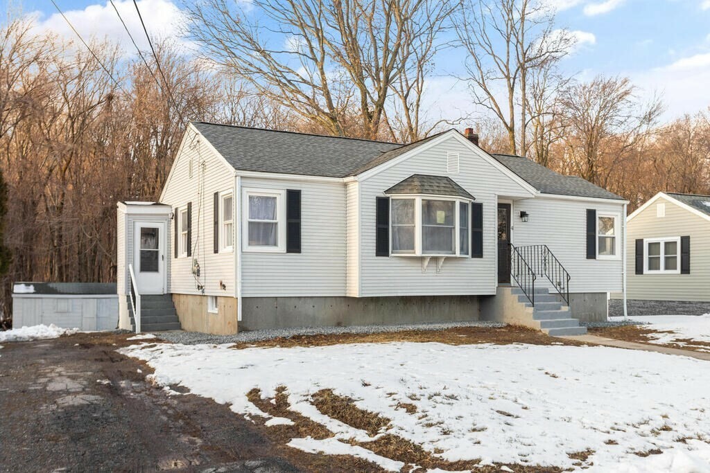 Property Photo: 41 Woodway Dr MA 01545