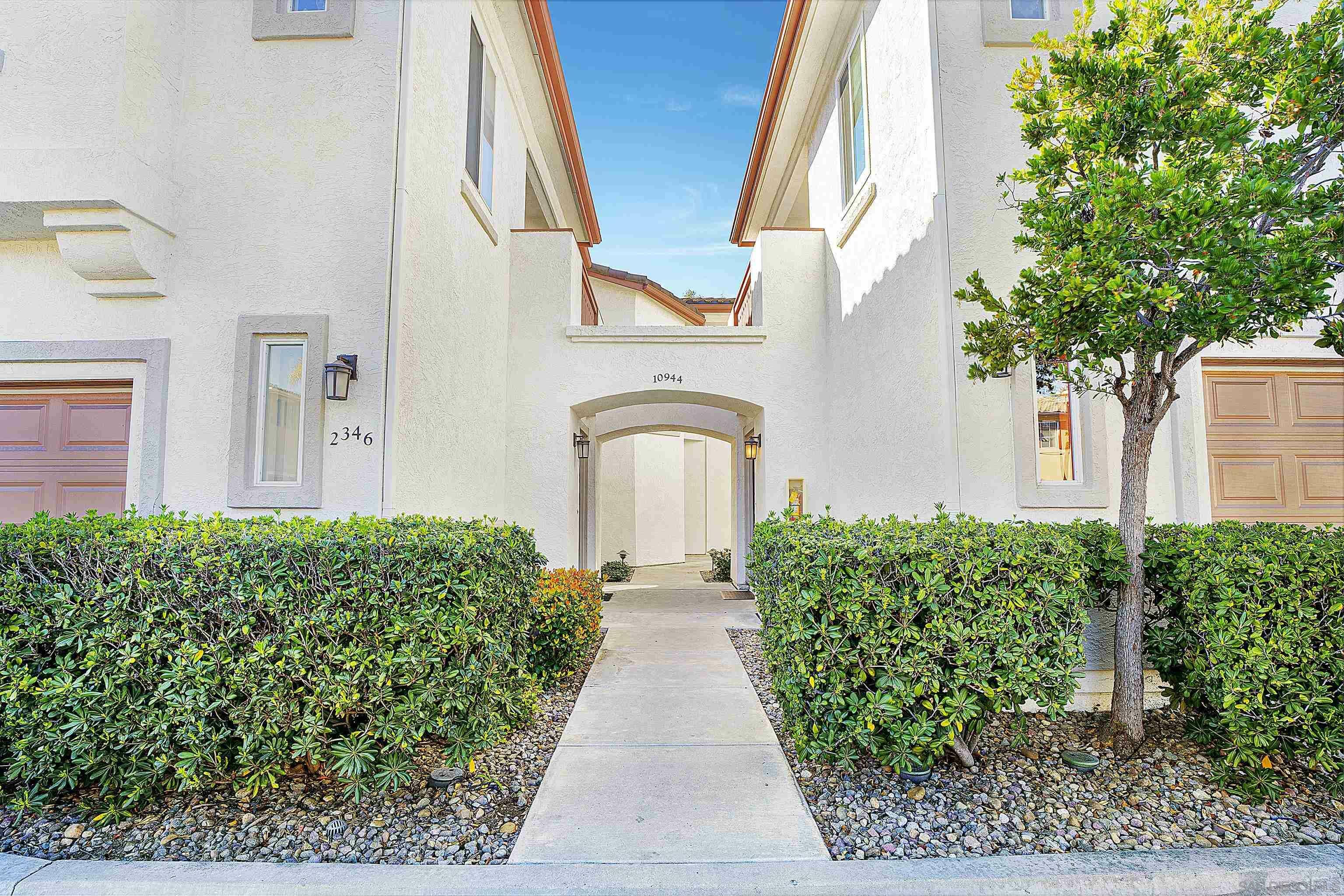 Property Photo: 10944 Ivy Hill Drive 6 CA 92131