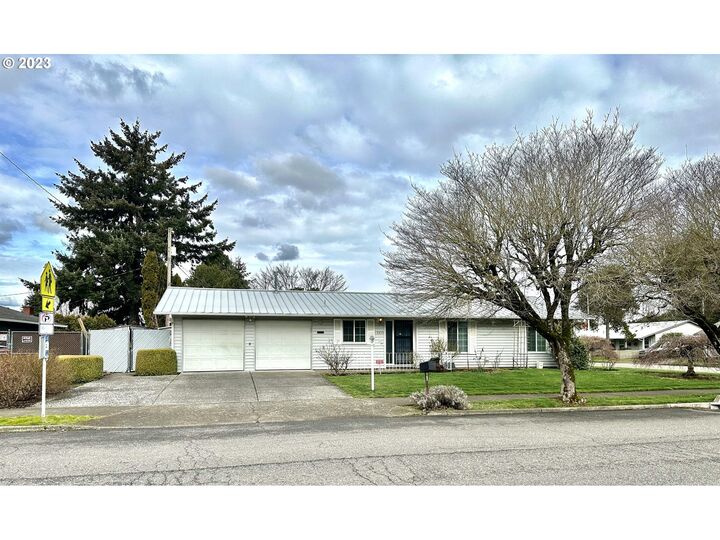 13333 NE Shaver St  Portland OR 97230 photo