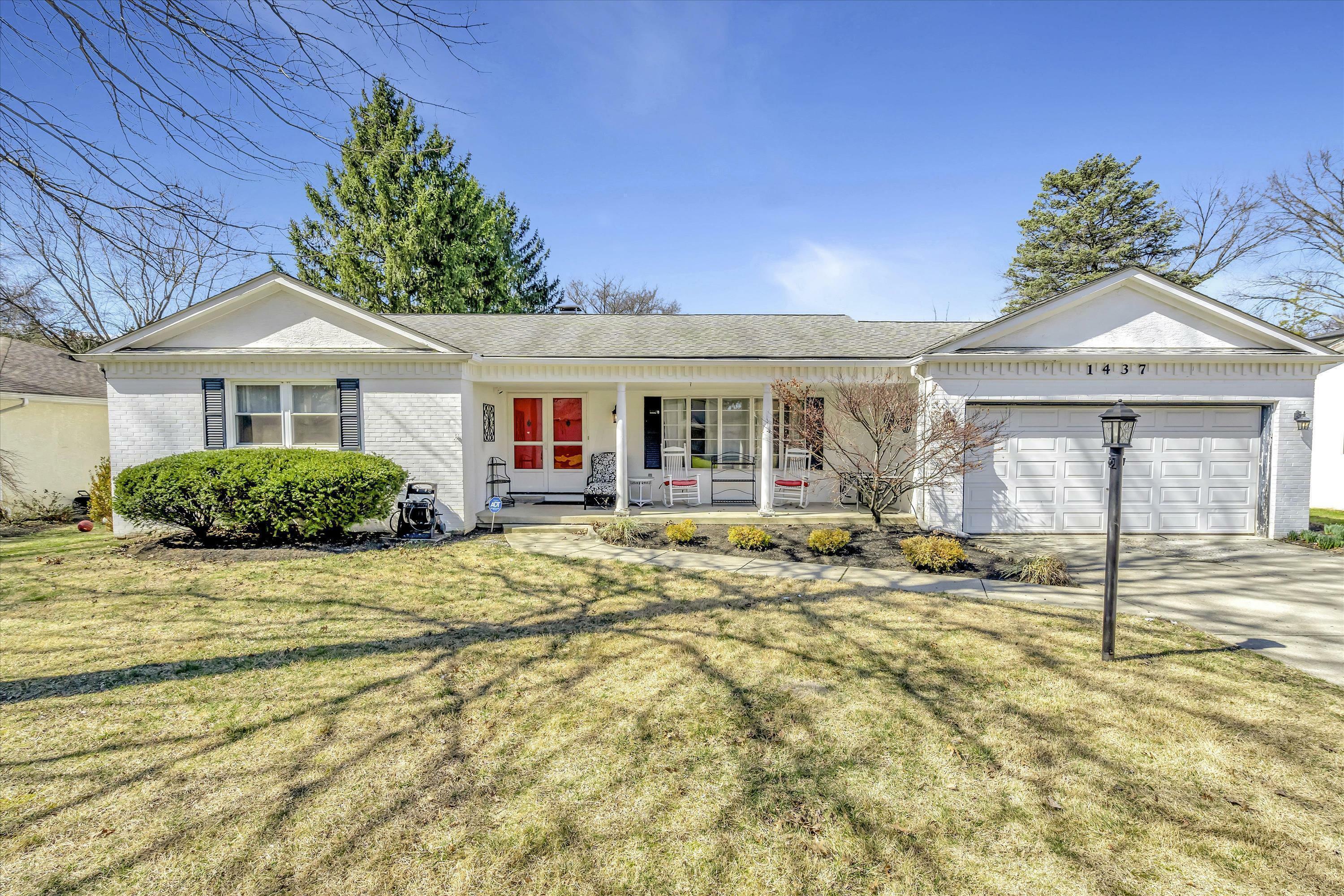 Property Photo:  1437 Knollwood Drive E  OH 43232 