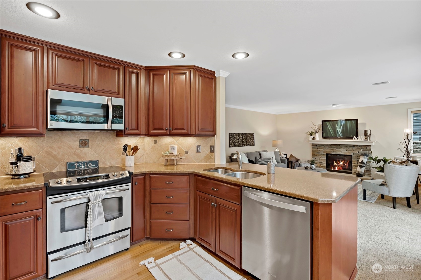Property Photo: 21524 NE 9th Place WA 98074