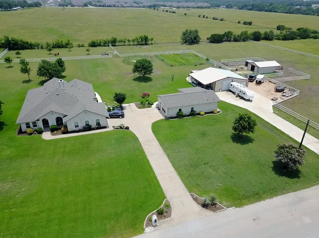 Property Photo:  111 Creek Meadow Cove  TX 78641 