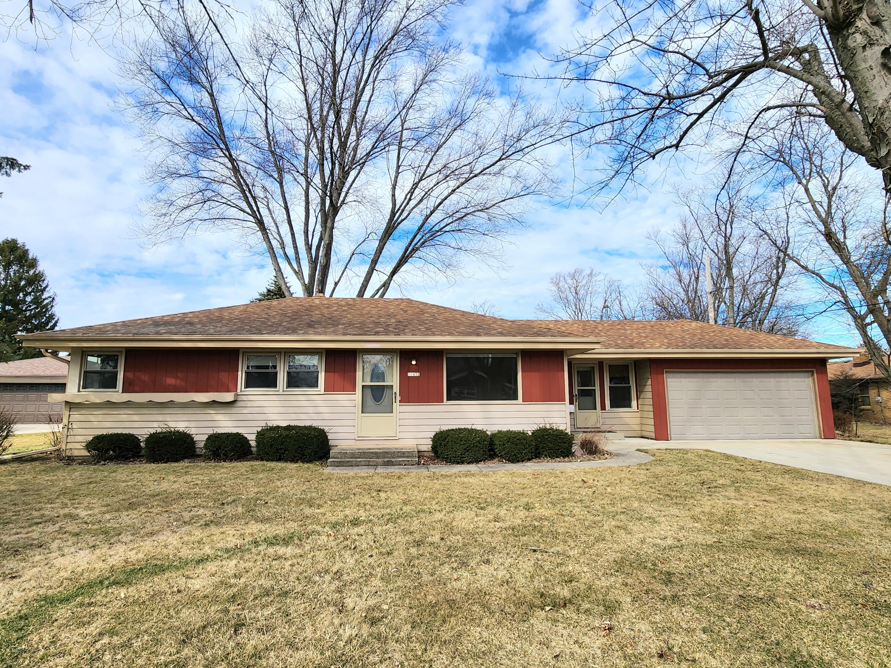 Property Photo: 11432 W Sunset Ln WI 53228