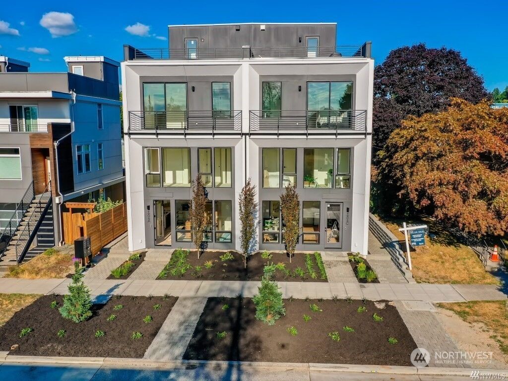 Property Photo: 2606 45th Avenue SW A WA 98116