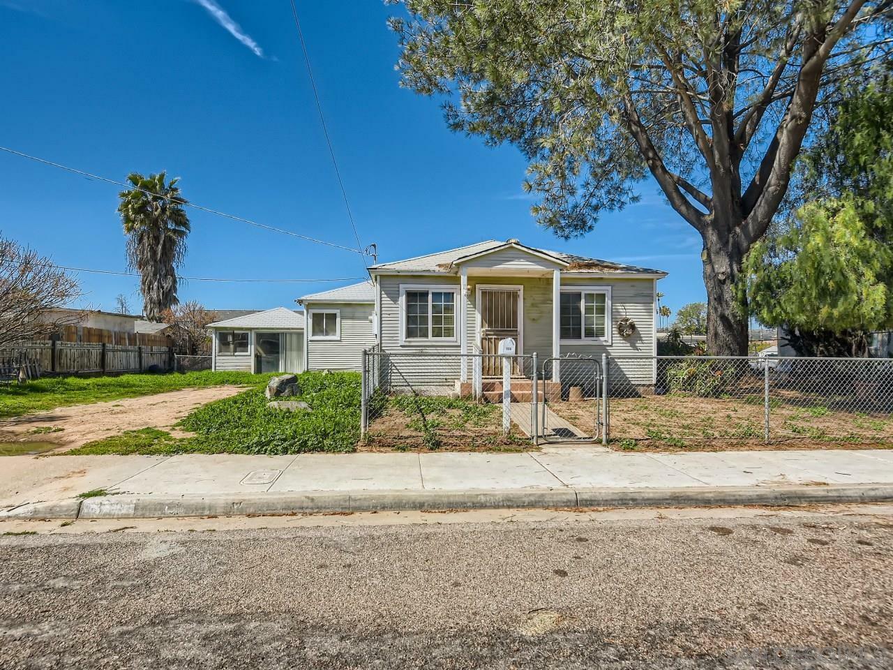 Property Photo:  338 S Sunshine Ave  CA 92020 