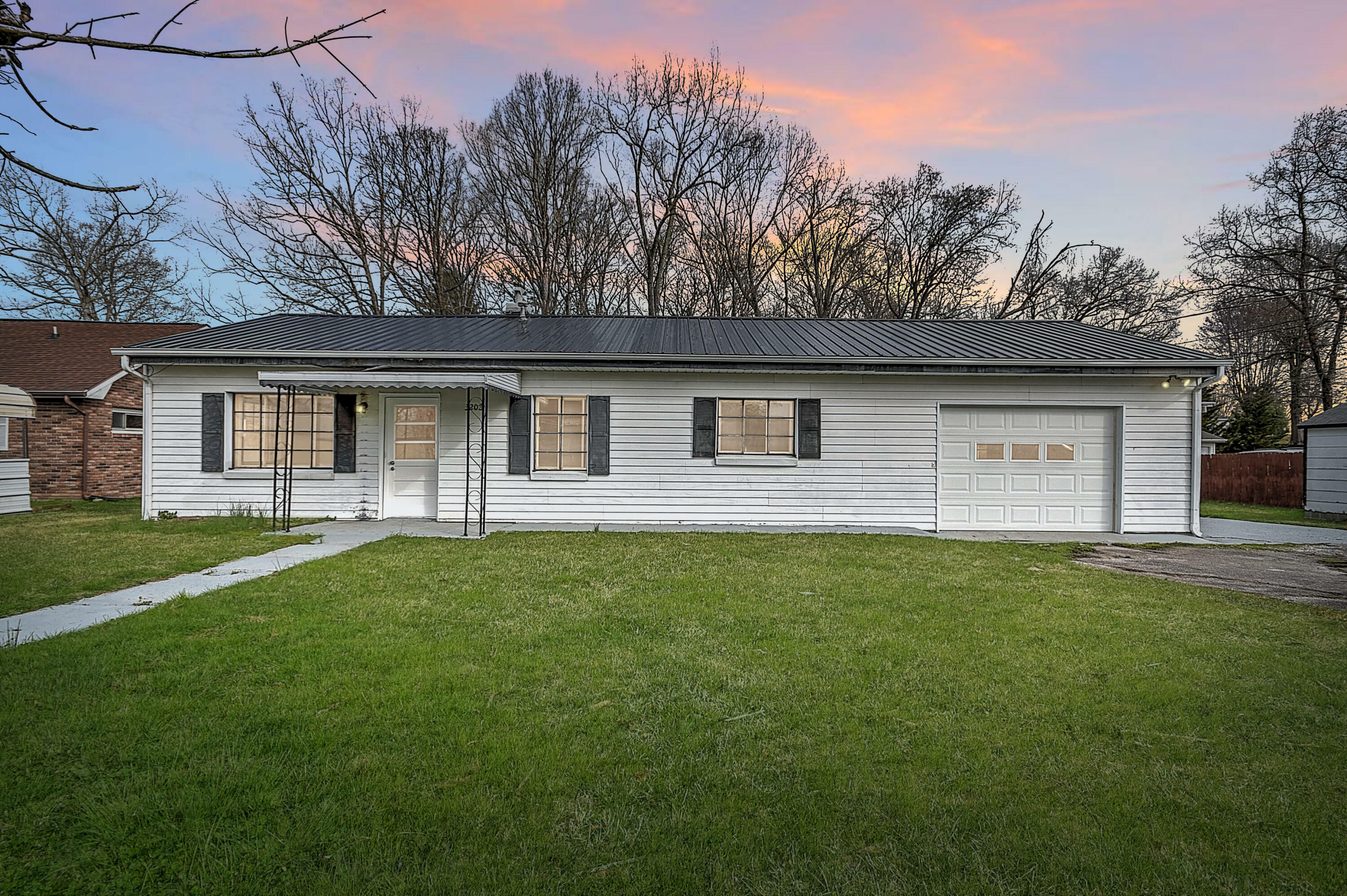 Property Photo:  3208 Oak Street  TN 37890 