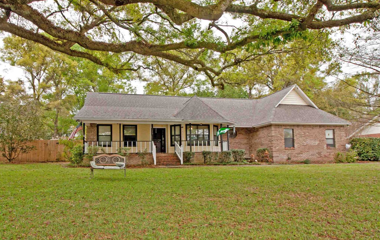 Property Photo:  1813 Kingstree Dr  FL 32533 