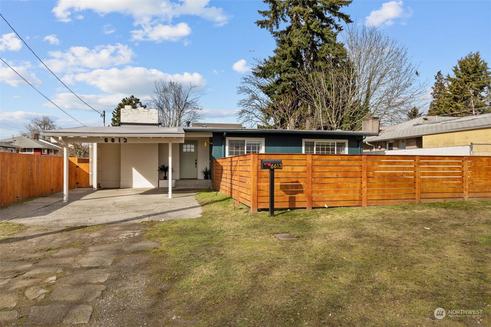 Property Photo: 6613 28th Avenue S WA 98108