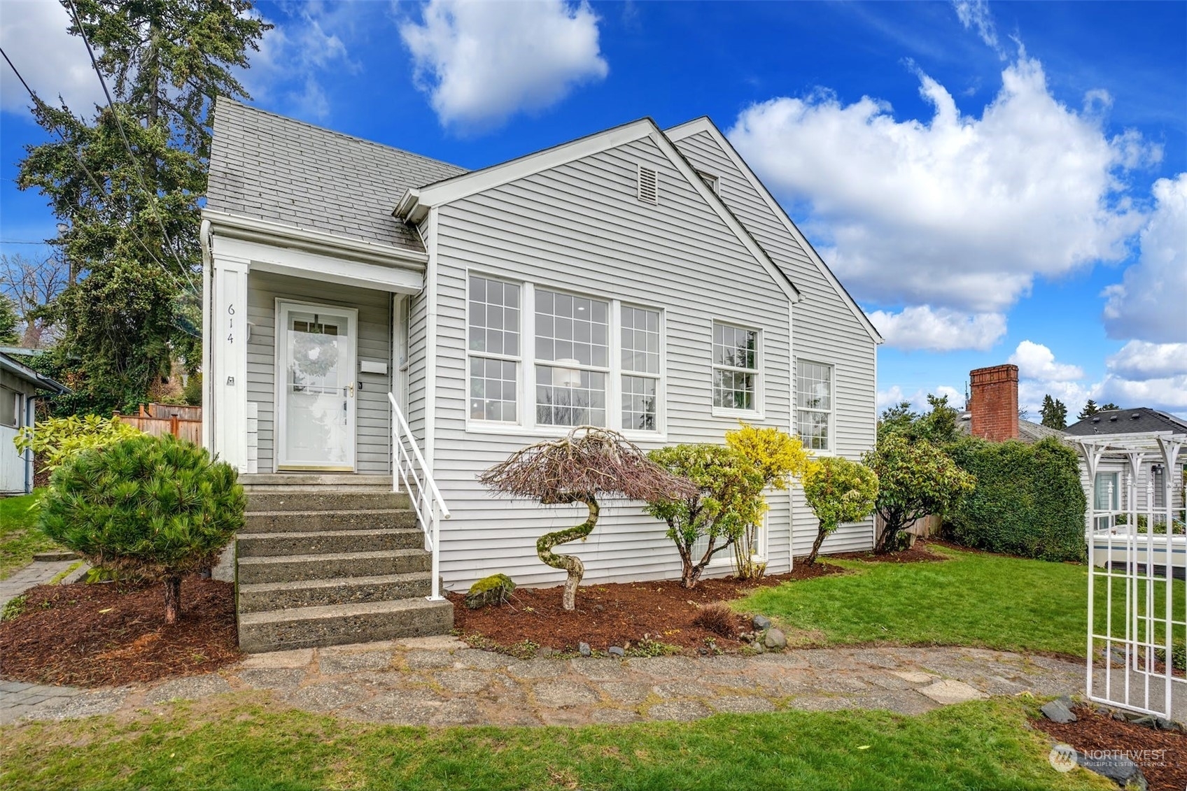 Property Photo:  614 Prospect Avenue N  WA 98030 