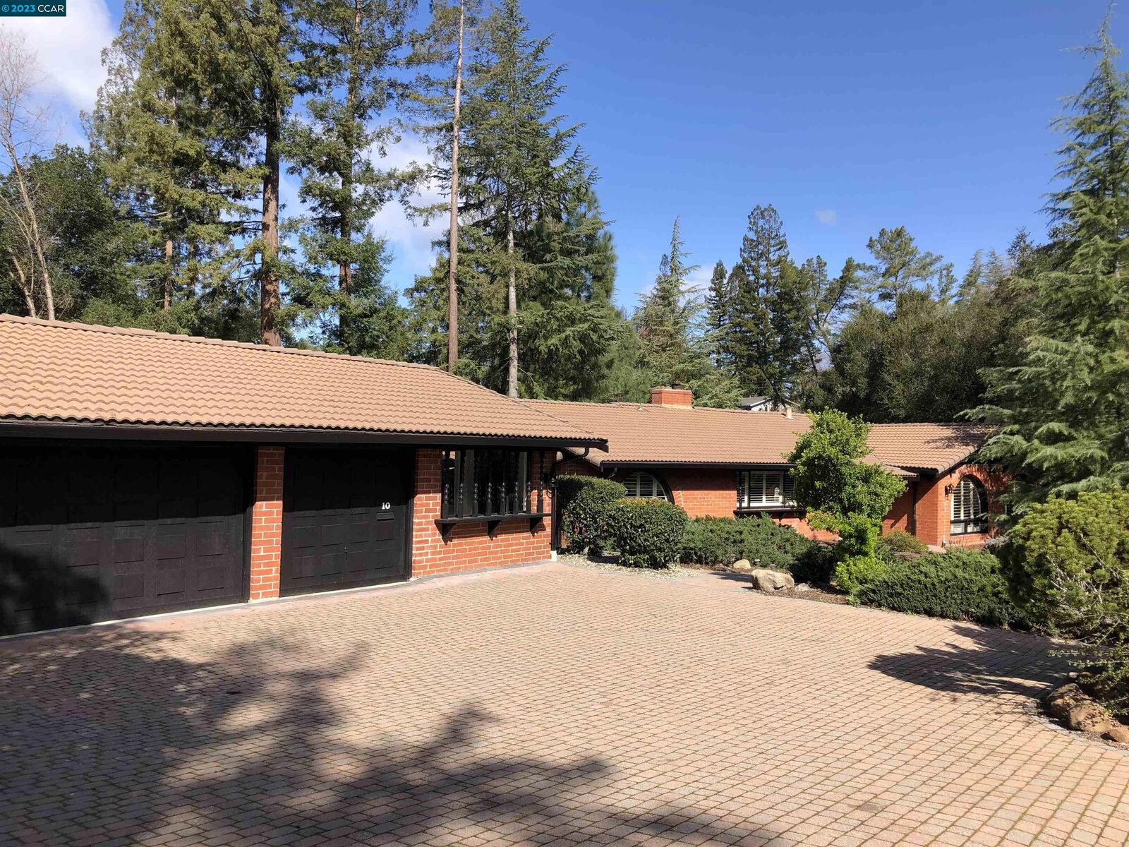 Property Photo:  10 Winding Gln  CA 94507 