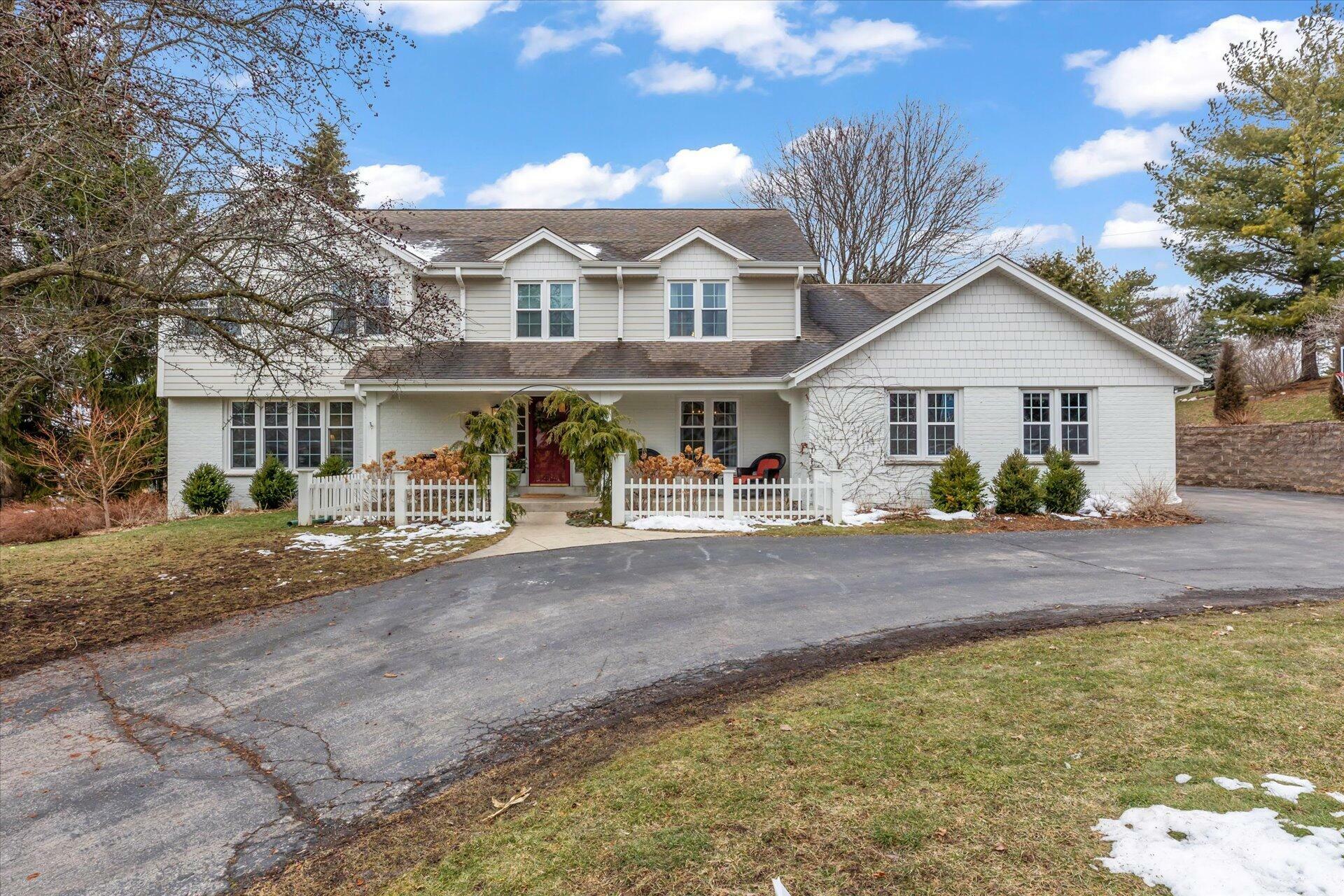 Property Photo: 1305 Lexington Ct WI 53045