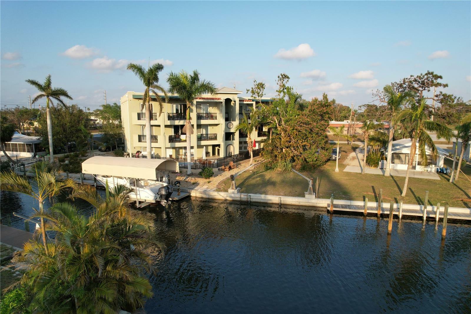 Property Photo: 1650 Winstan Avenue 4 FL 34223