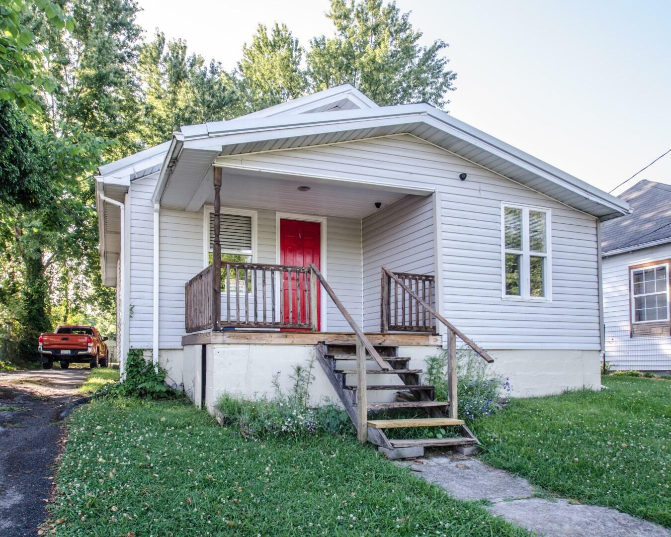 Property Photo:  1818 Park St Street  TN 37664 