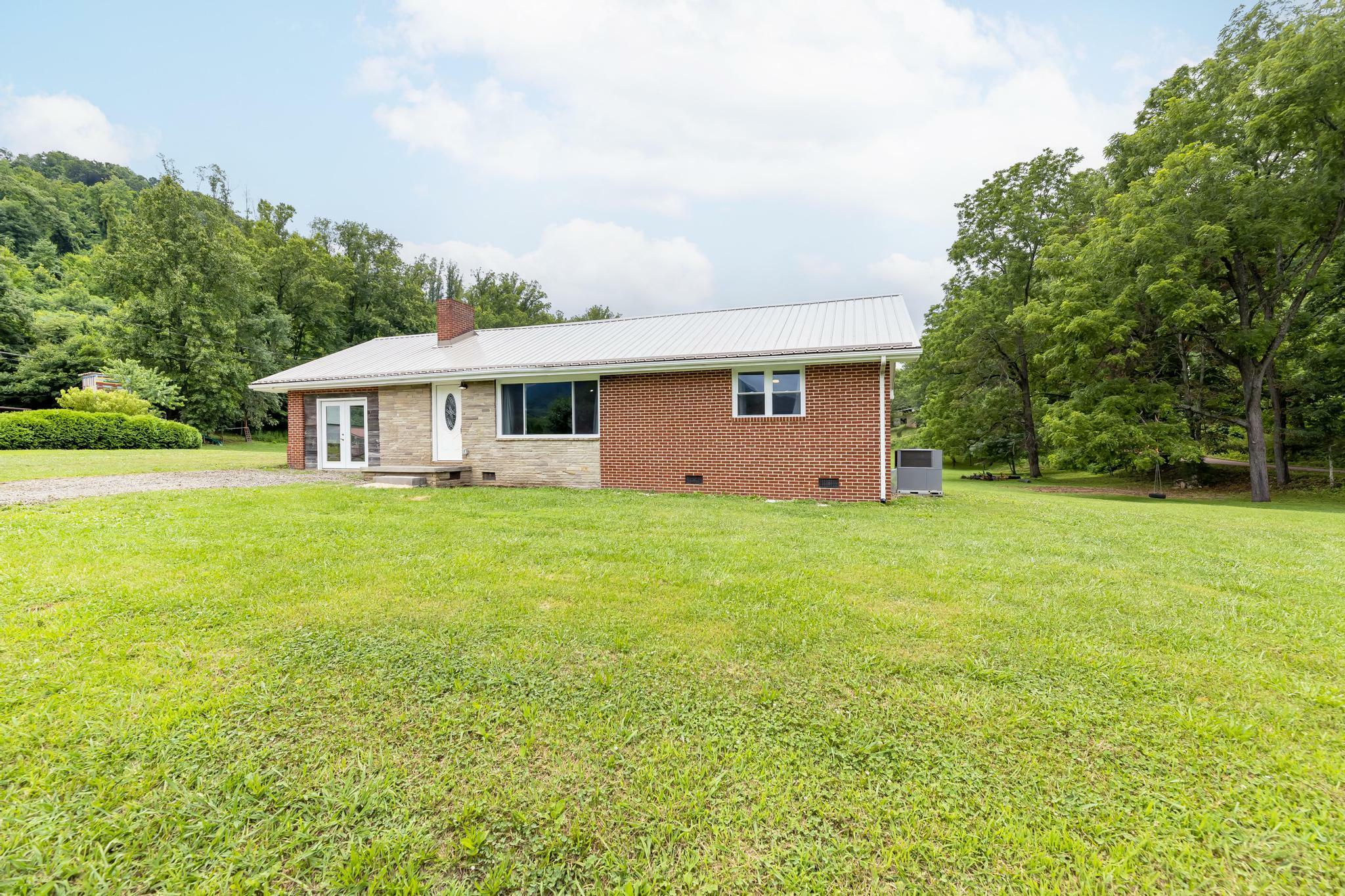 Property Photo:  300 Berry Hill Road  TN 37643 