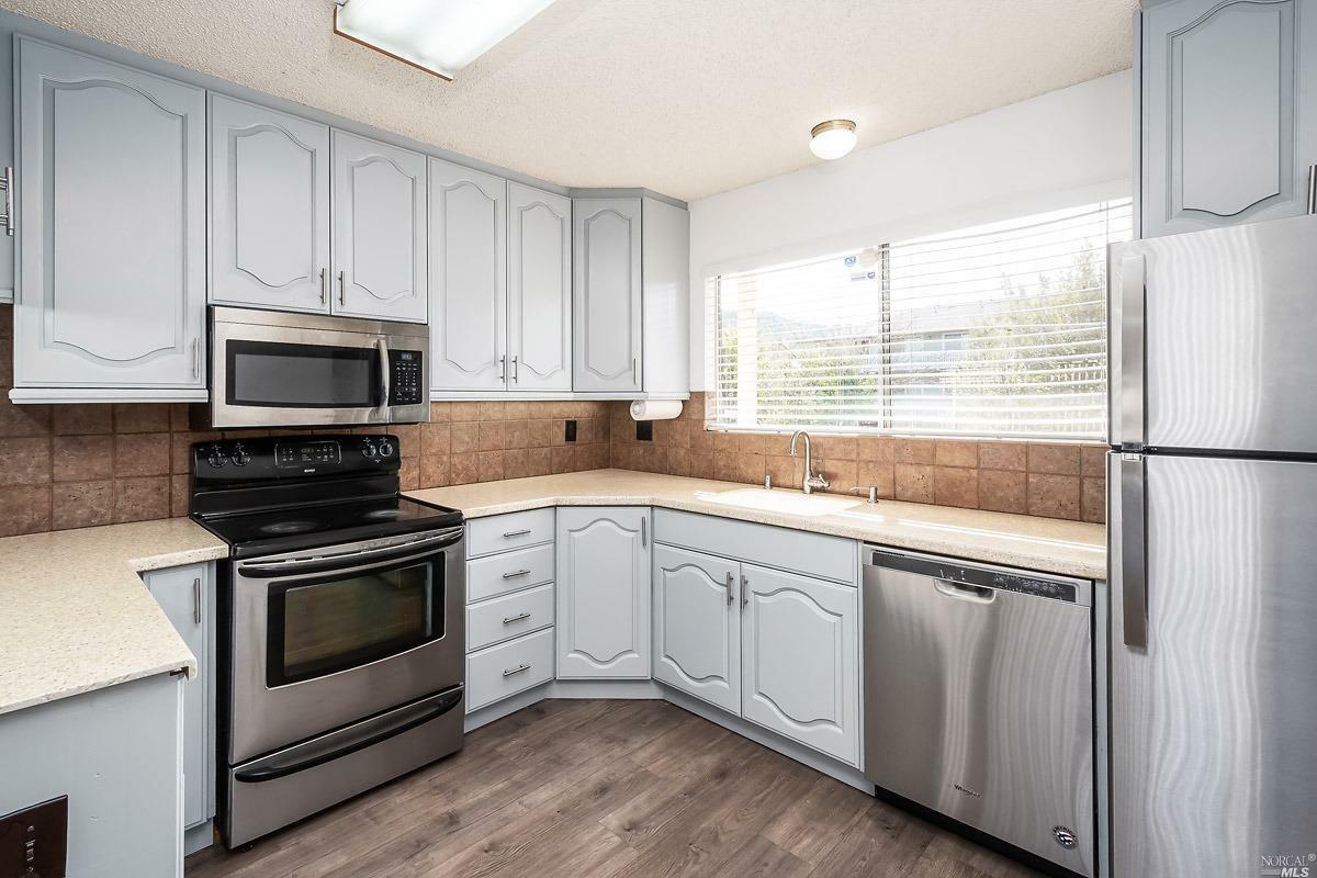 Property Photo:  260 Merrydale Road 11  CA 94903 