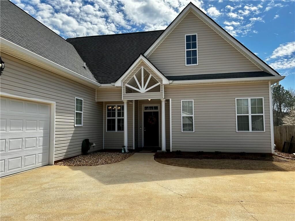 Property Photo: 334 Baldwin Court GA 30263