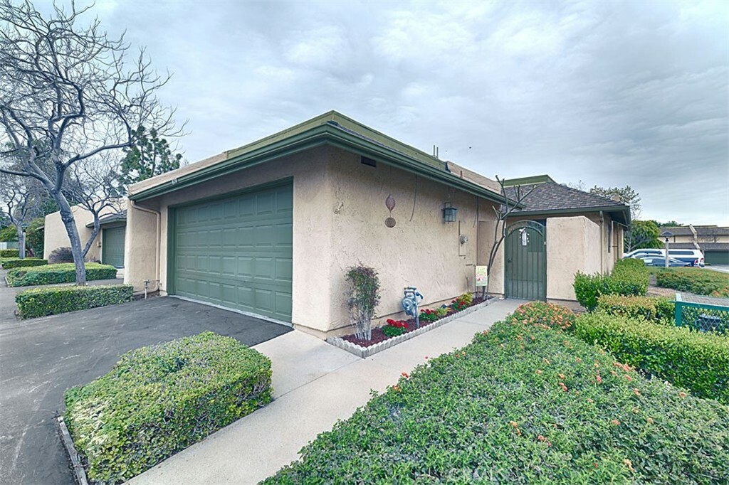 Property Photo: 620 Black Walnut Way CA 90631