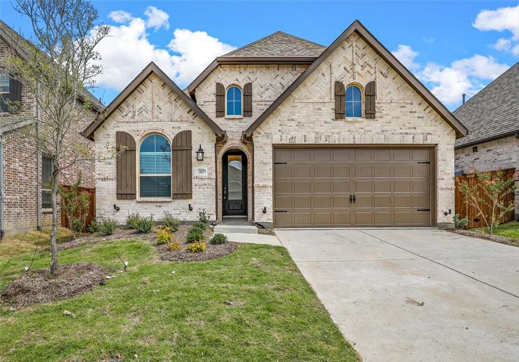 Property Photo: 2013 Pelham Drive TX 76227