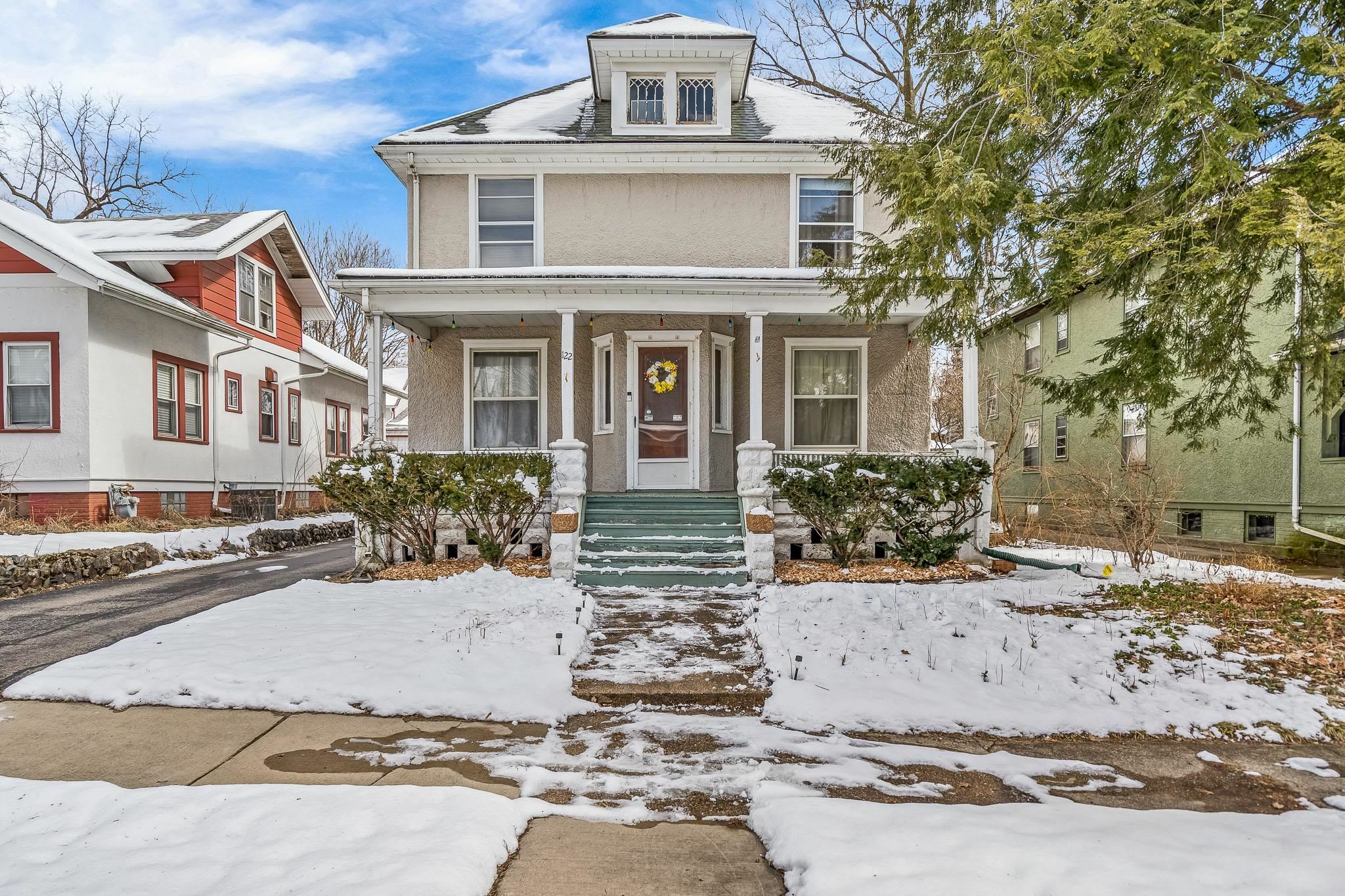 Property Photo:  122 S Gardiner Avenue  IL 61107 