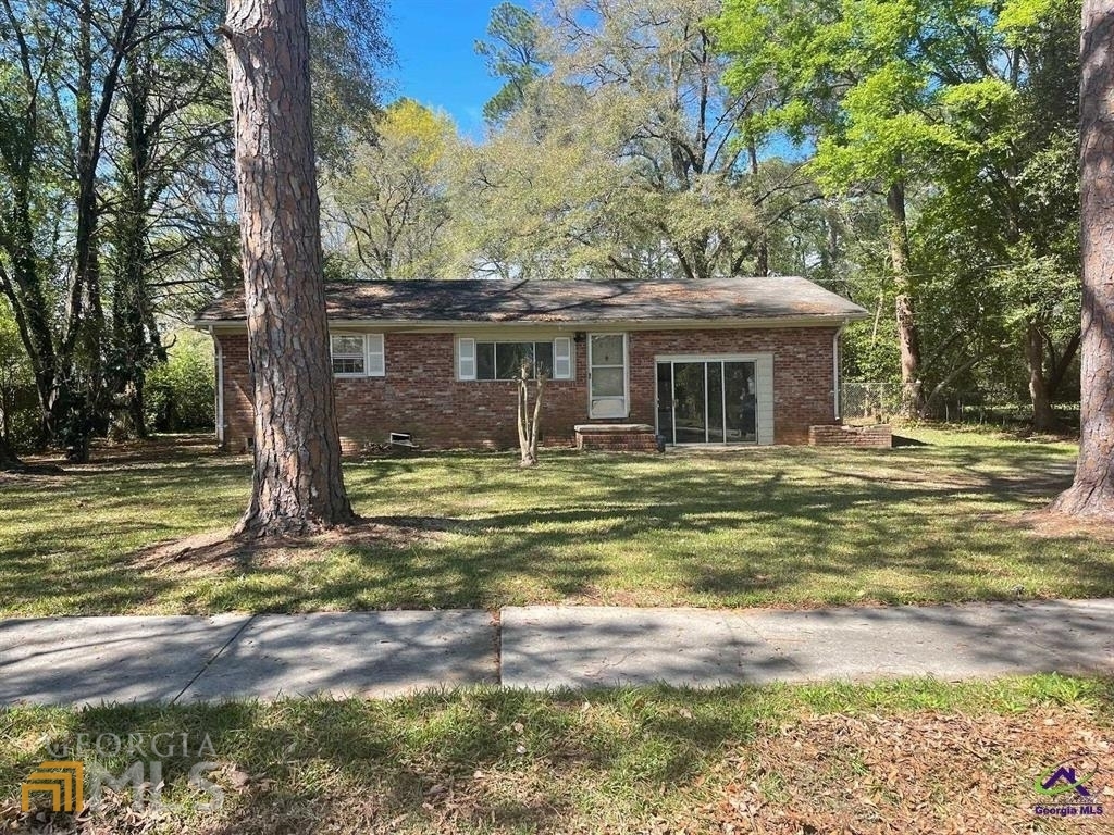 Property Photo: 613 Hillcrest Avenue GA 31069