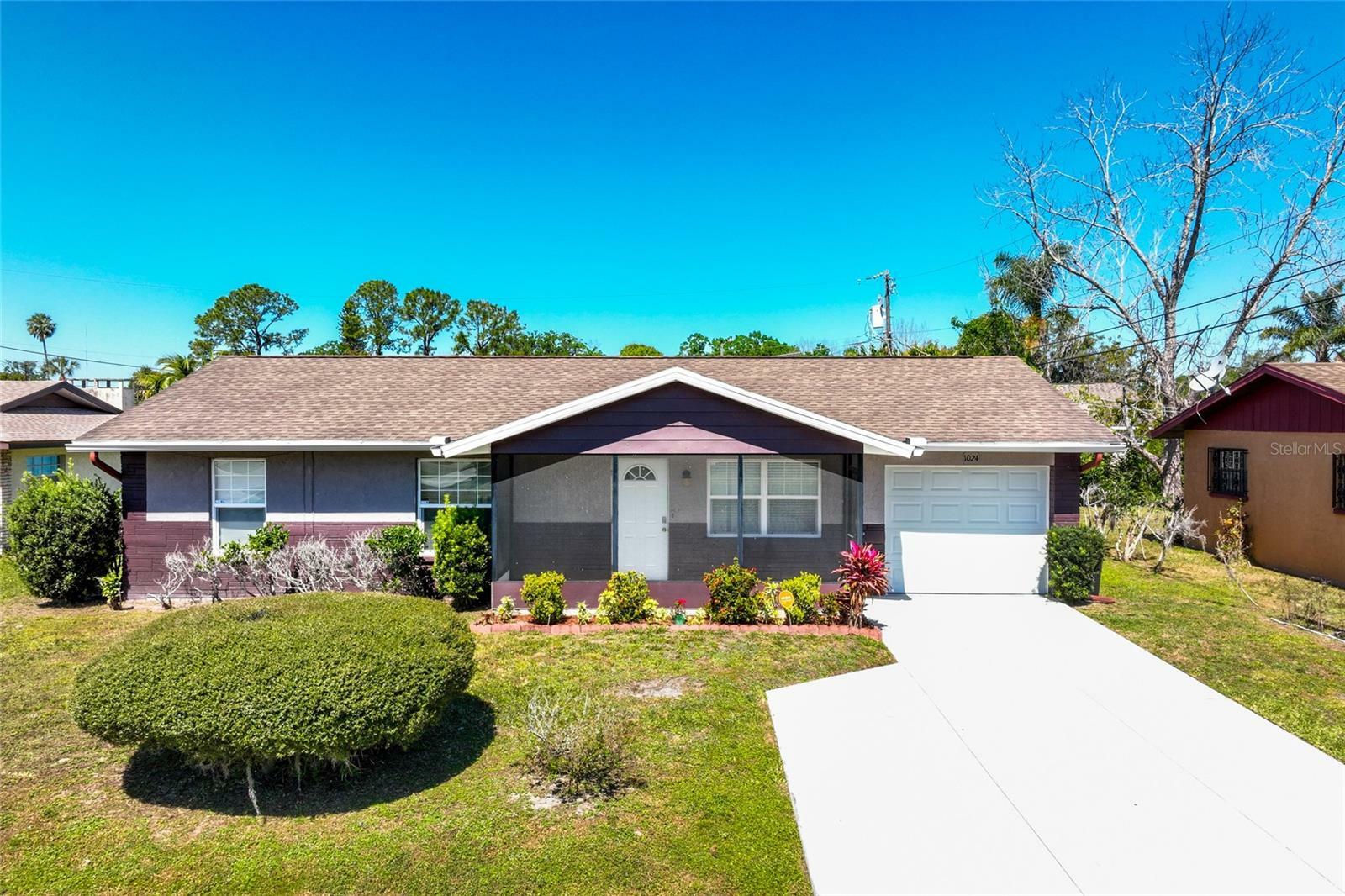 Property Photo:  1024 31st Street E  FL 34221 