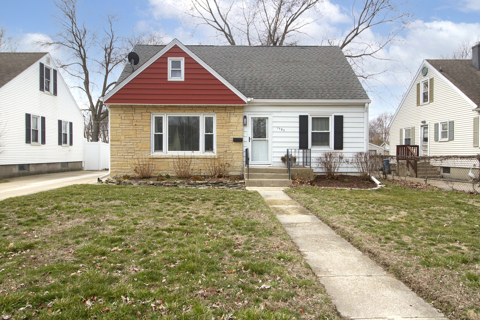 Property Photo:  1383 Northwest Circle Drive  IL 60901 