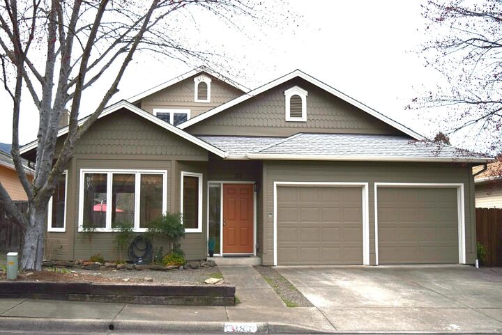 83 N Wightman Street  Ashland OR 97520 photo