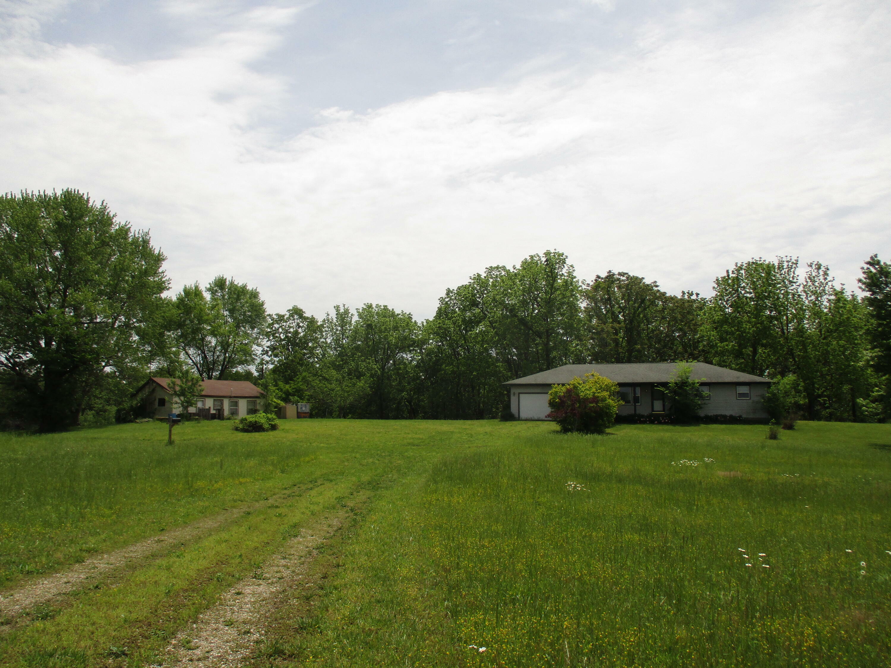 Property Photo:  1204 County Road 6220  MO 65775 