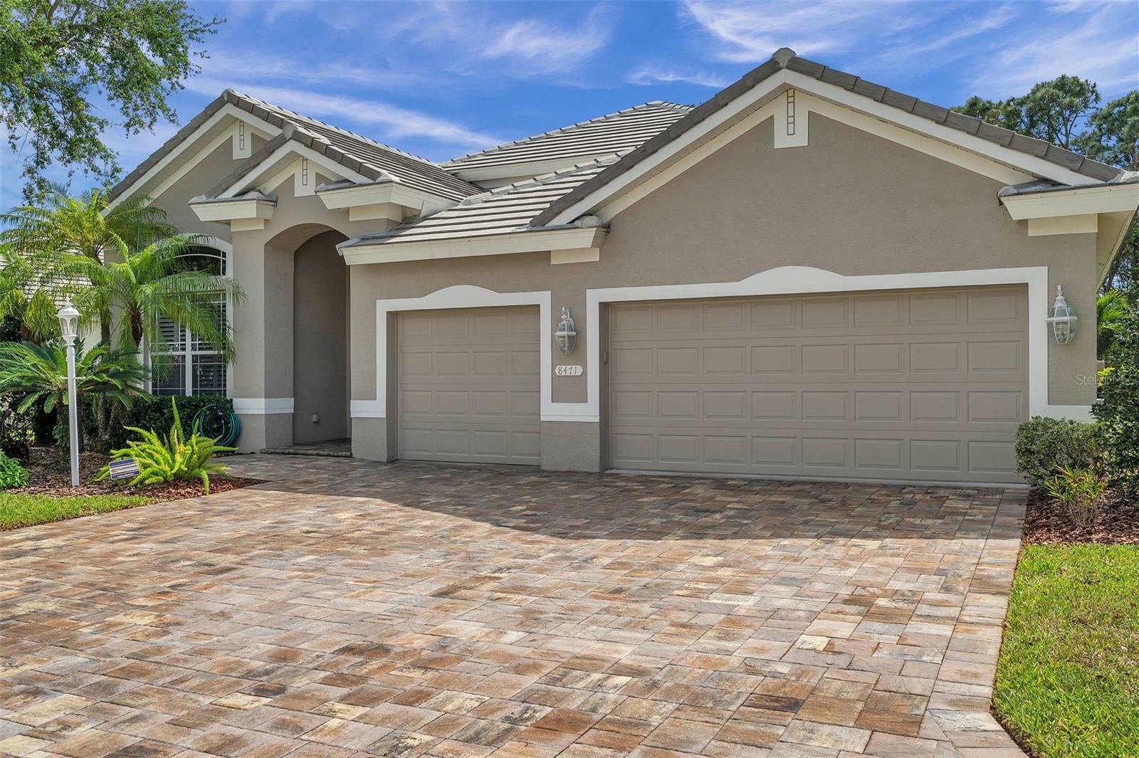 Property Photo:  8471 Sailing Loop  FL 34202 