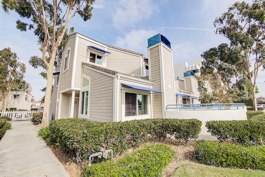 Property Photo:  125 E Scott Street  CA 93041 