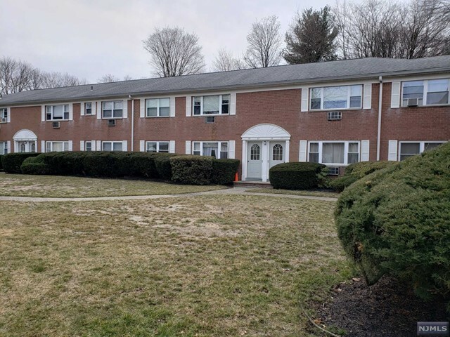 69 Manchester Court 69  Wayne NJ 07470 photo