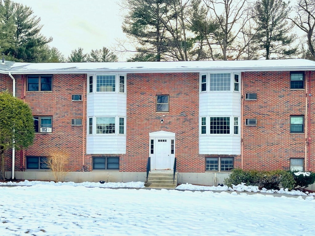 Property Photo: 2 Town House Ln 15 MA 01720